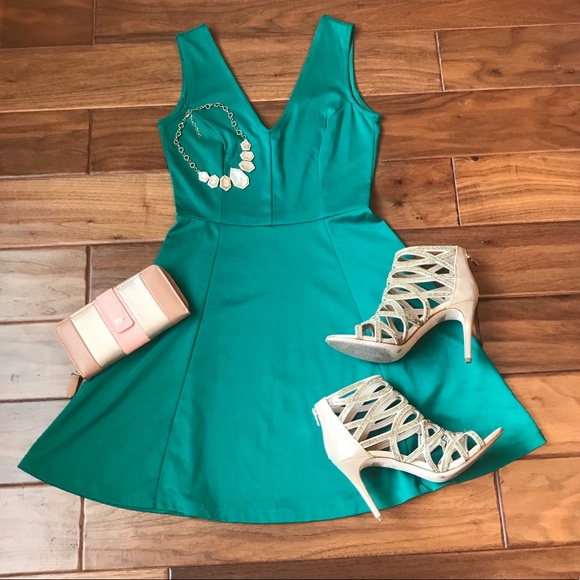 H&M Dresses & Skirts - H&M Emerald Dress